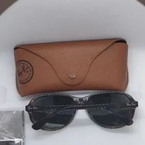 Woman\'s Ray-Ban sunglasses rb 4153 green oval lenses RAYBAN Sunglasses RB 4153 601 Green | عالم النظارات السعودية main image 4